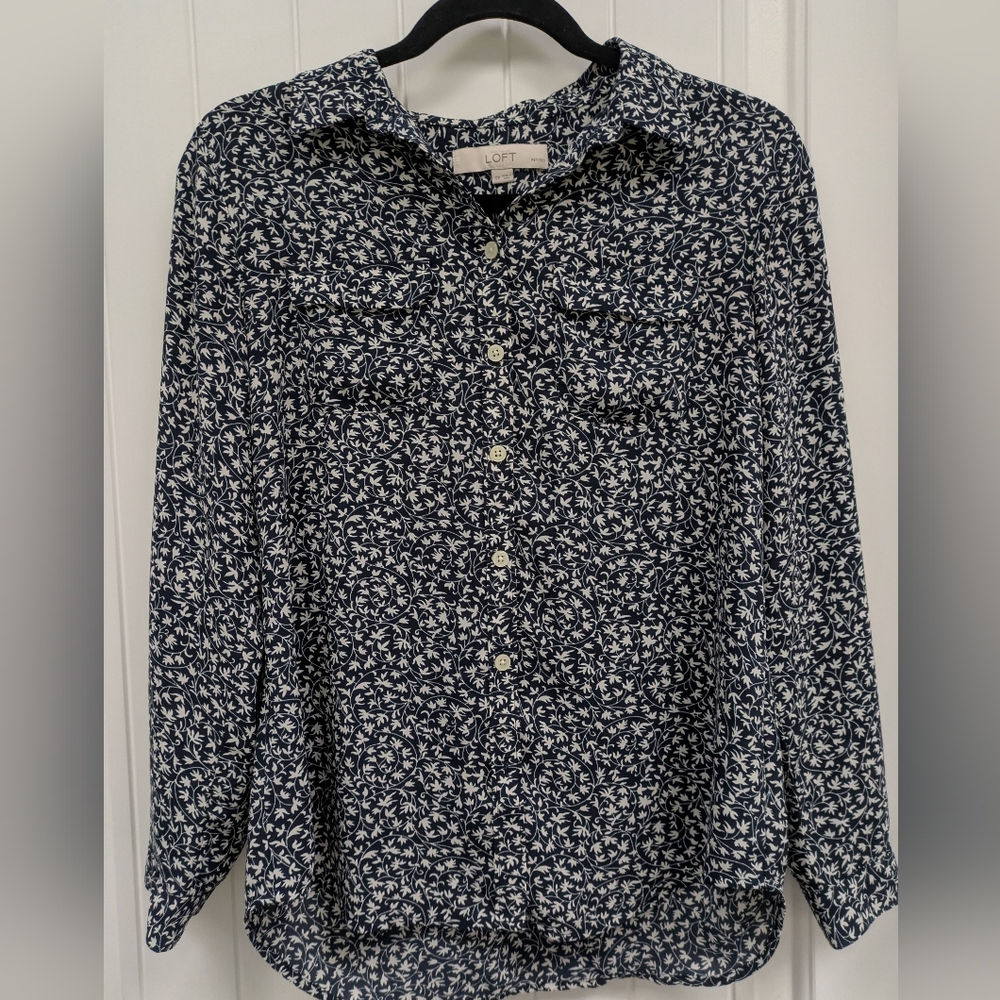 LOFT Women's Blue and White Floral Button Down Shirt